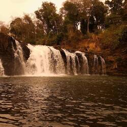 ... Tad Lo Wasserfall.