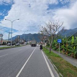 So schnell, dass dir Jacke weht ist Johicnur bergab, oder auf dem Weg zum 7/11😅