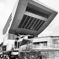 Der Peak Tower – brutale Architektur…