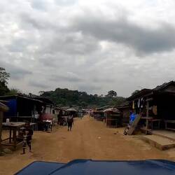 In der Goldgräberstadt Dimonika