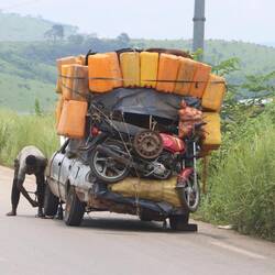 ...10 Minuten später sehen wir uns dann wieder (Ziegen noch immer auf dem Dach)