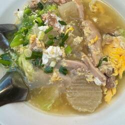 Brokkoli, Chicken, irgendeine Gurke als gelbes Curry