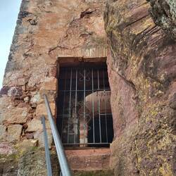 Eingang zur Einsiedelei - sogar offen!