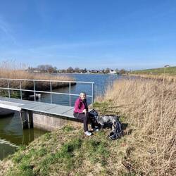 Nach 10 km auf Asphalt, endlich die erste Sitzgelegenheit. 😁