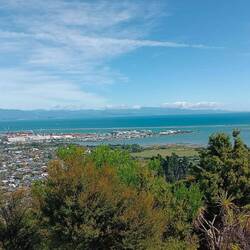 ...et depuis son sommet, petit panorama sur la ville et son port