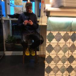 Beim Warten auf den Burger