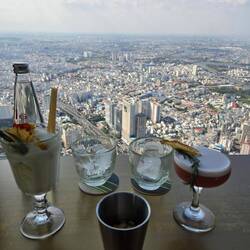 Cocktails on t he 76th floor.