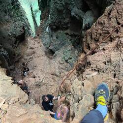 Die Wand isch vertikal 😆 Die Dame in Pink isch fascht abegheit 🫣