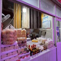 Die selbstgemachten Nudeln hängen von der Decke