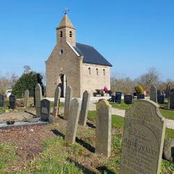 Nächste Pause auf dem Friedhof von Stroe.