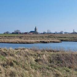 ... rechts der Ort Oosterland.