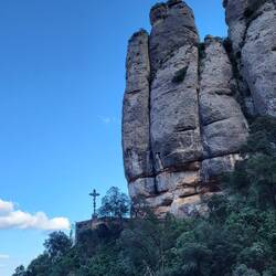 Das Kreuz von der anderen Talseite.