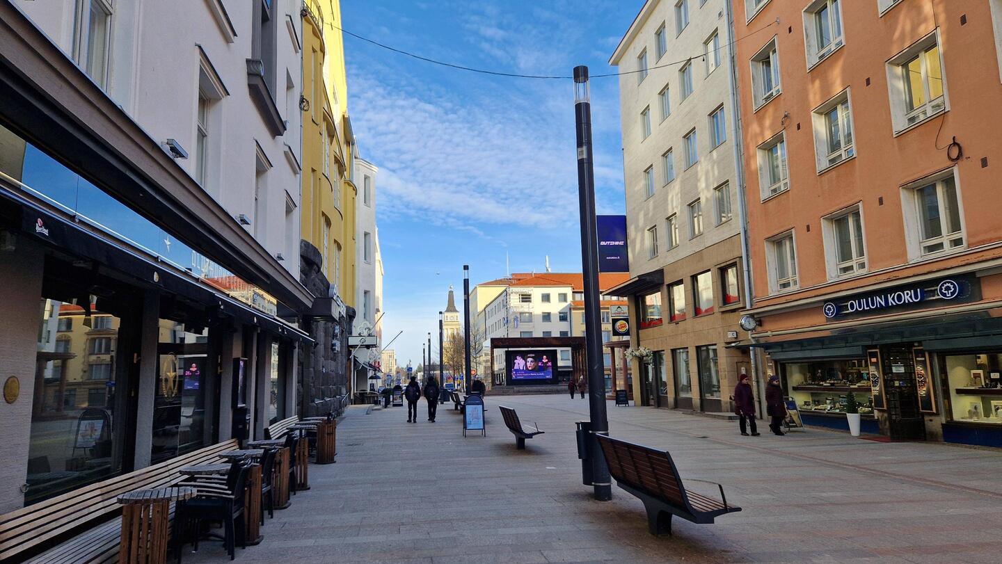 Oulu Downtown, aufwärmen beim Kaffee nach den Reparaturarbeiten