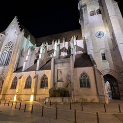 Die Kathedrale Notre Dame - sogar abends um 8 Uhr noch geöffnet