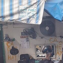 der schläft bis ein Kunde kommt