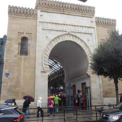 Entrance to Mercado - 14c arch