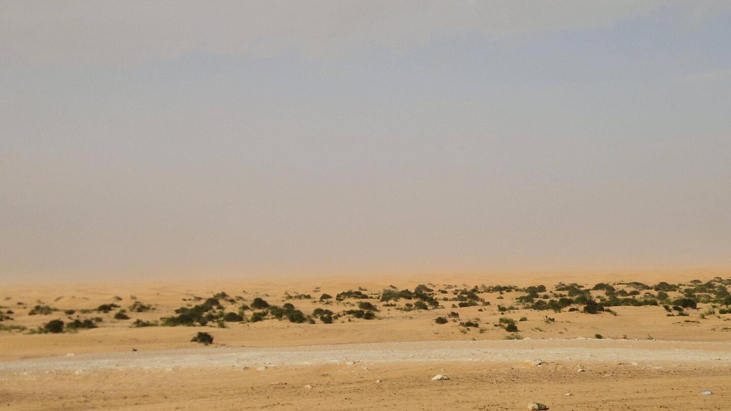 Sand liegt in der Luft