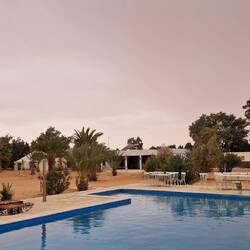 Camp mit Pool, verrückt