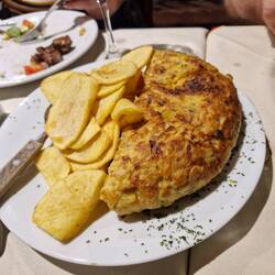 Sovel esch no förig gsi, nochdem mer fertig gässe gha hend. Plus Fleisch.