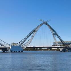 Fußgänger Schwanenbrücke