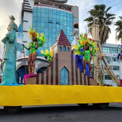 The first float: Reykjavik's Cathedral,Eiffel Tower, Statue of Liberty...WTF