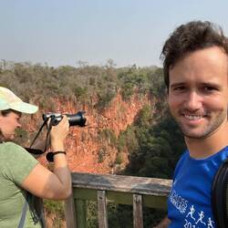 Tanja versucht ihr Bestes, die zappeligen Tiere zu erwischen