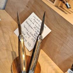 Messerinschrift: Geist wächst nicht auf trockenem Boden (Augustinus)