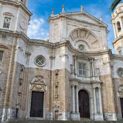 Die Kathedrale Zum heiligen Kreuze über dem Meer (Santa Cruz sobre el Mar oder auch Catedral Nueva)