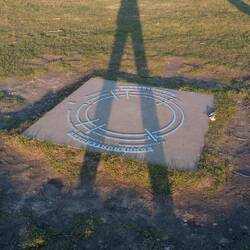 Bei Sonnenuntergang werfen selbst Zwerge Riesenschatten
