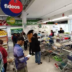 Da merkt man mit welcher Geschwindigkeit wir in Österreich durch die Supermarktkassen pressen.