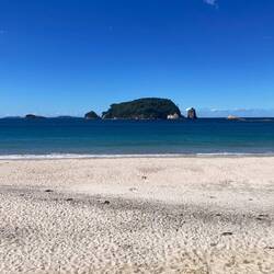 Der Strand fast hinterm Haus.