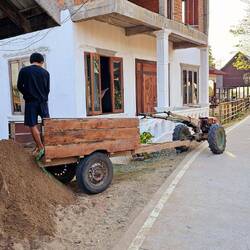 Neben meinem Bungalow wird fleißig weitergebaut.