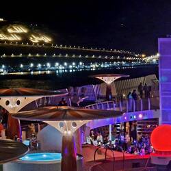 Silent Party mit der Kasbah im Hintergrund