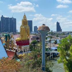 Alt und neu, welch ein Kontrast im aufstrebenden Thailand