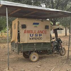 Sieht zwar lustig aus, ist aber die einzige Möglichkeit, in die entlegenen Dörfer zu kommen.