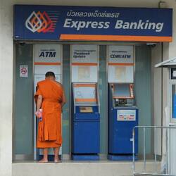 Auch ein Mönch lebt nicht nur von der Liebe .... zu Buddha.