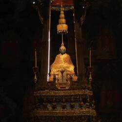 Der Emerald Buddha im Winterkleid