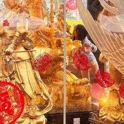 Next Level: Blattgold auf Gottheit: glücksbringend!