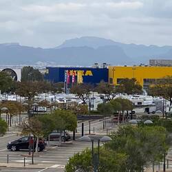 Blick über den Parkplatz / Stellplatz