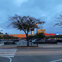 Ausblick aus unserem Wohnmobil auf die Mall - mal was anderes 😃