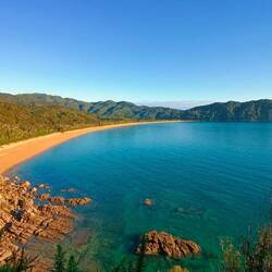Totaranui Bay...où nous passons une bonne partie de la journée avec au programme bronzette/baignade