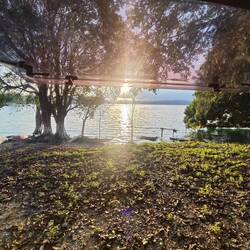 spontaner Übernachtungsplatz am See