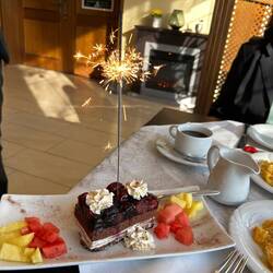 Ein Gruß vom Hotel an das Geburtstagskind 🥂