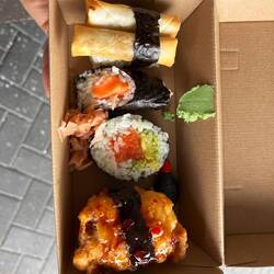 Sushi hingegen ist total günstig, ca. 4€ hierfür