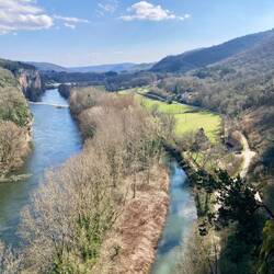 Blick von oben nach Saint-Cirq-Lapopie
