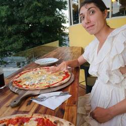 Pizza gargantuesque au retour à Nelson