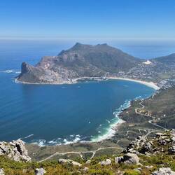 Da drüben am Hang ist unser Guesthouse