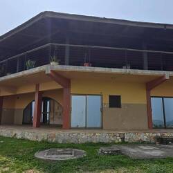 Das Hotel Golden Eye. Super Lage, aber wenig gemütlich