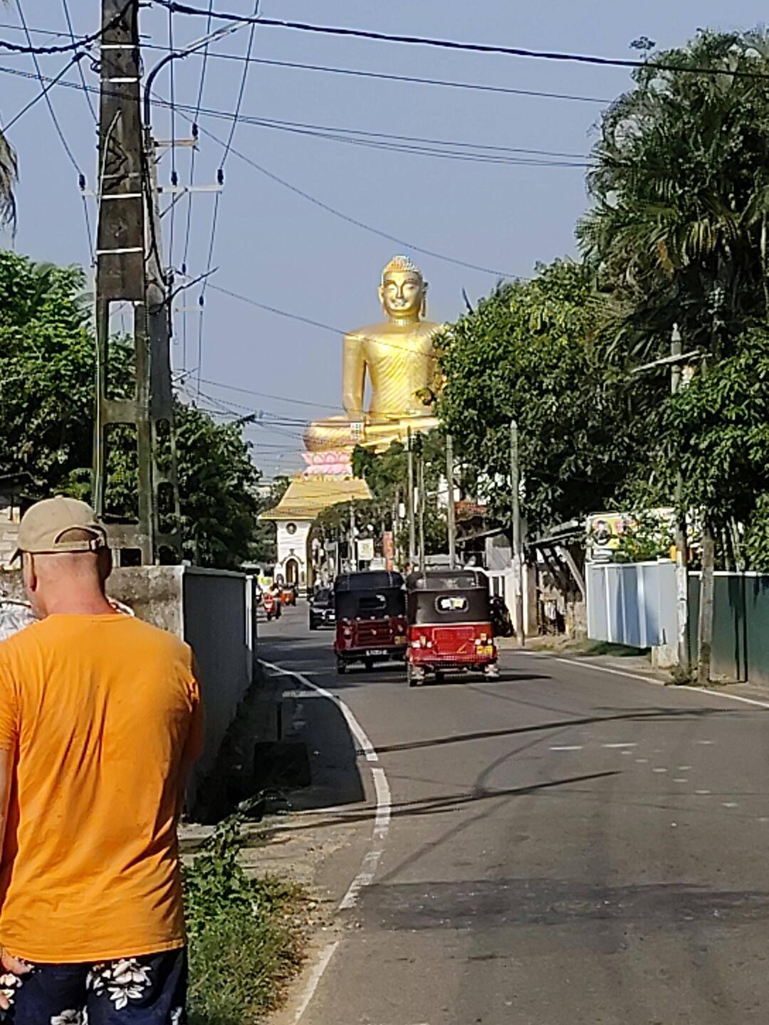 Der Kande Viharaya Tempel in Aluthgama, Sri Lanka ist 48.8 m hoch mit einer sitzenden Buddha Statue