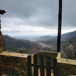 Von dort unten sind wir irgendwo hergekommen.